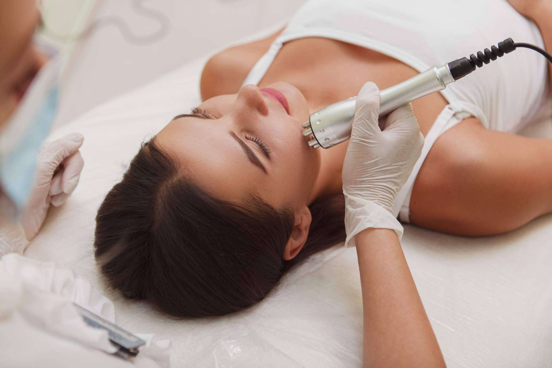 Uno de los mejores métodos no invasivos para rejuvenecer la piel es la radiofrecuencia facial