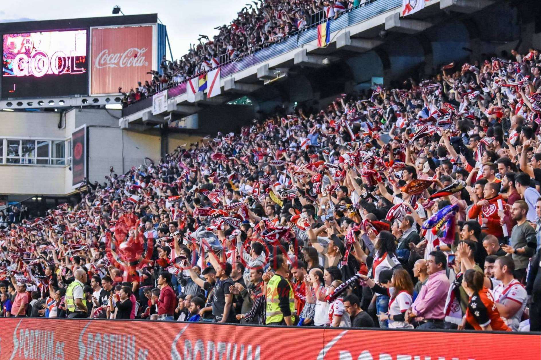 Gracias a Xerintel, recuperaron el importe de su carnet de abonado, no disfrutado por COVID-19, los socios del Rayo Vallecano