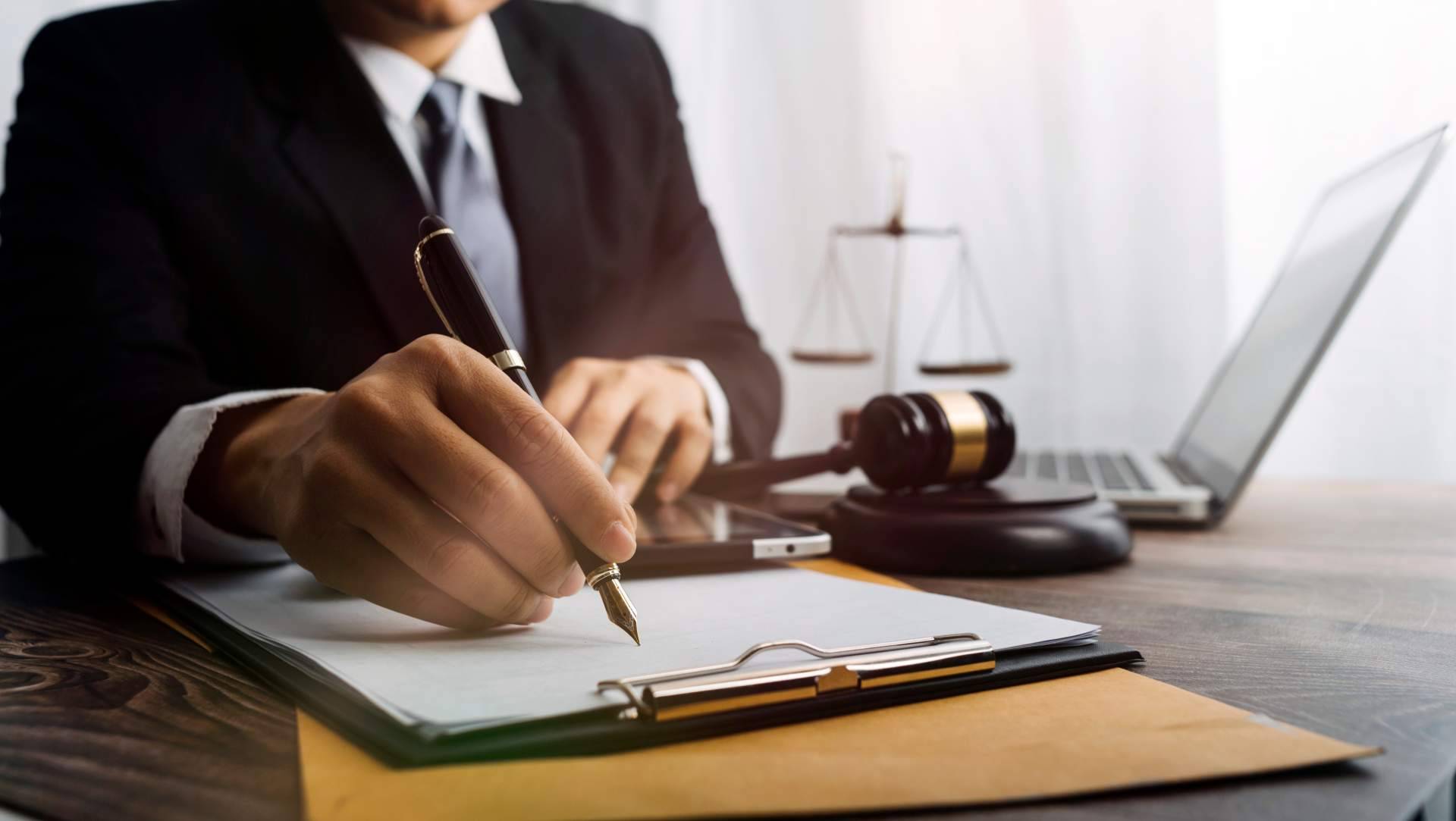 Necesito un Abogado, reclamar abusos bancarios hipotecas
