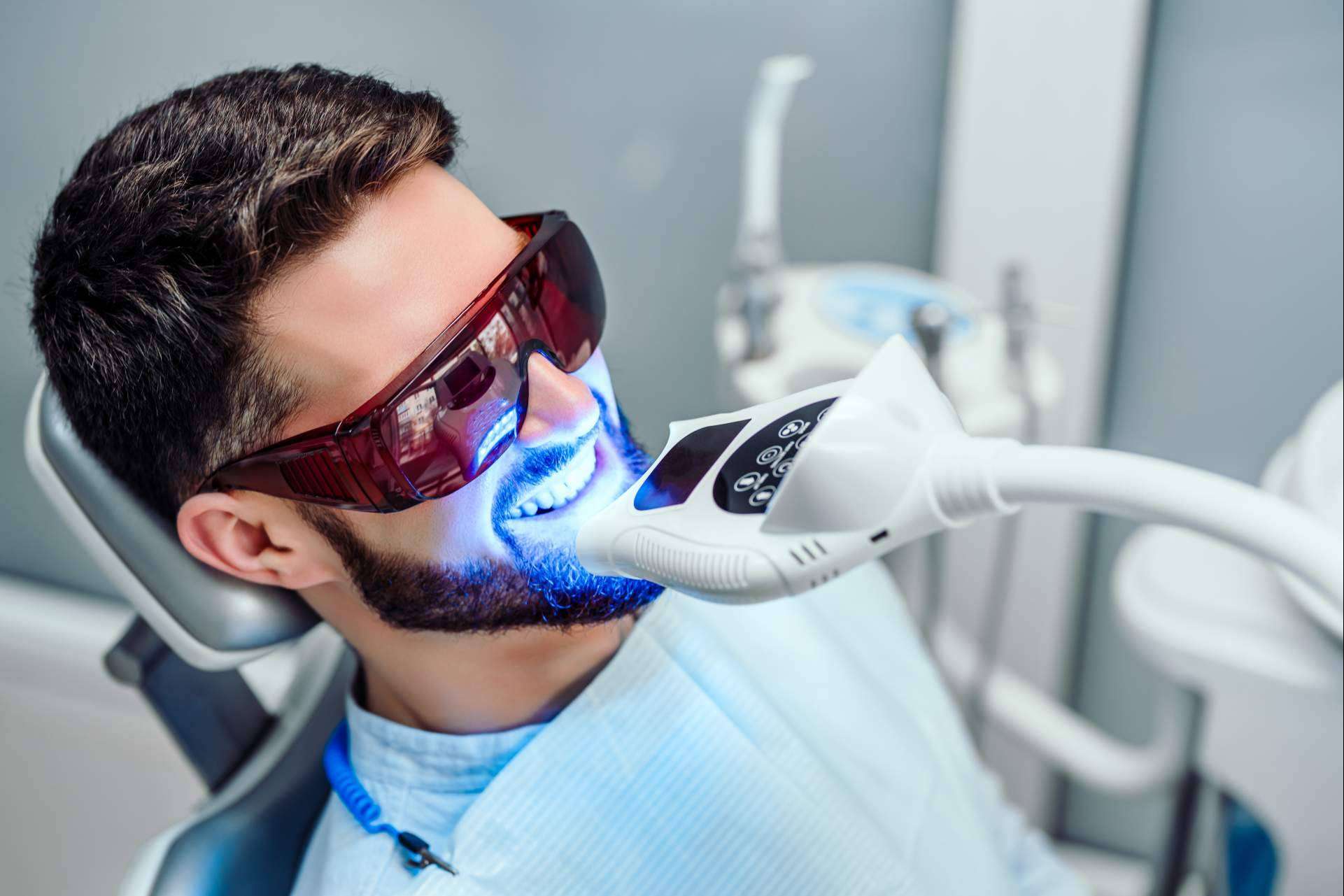 Tratamientos de estética dental en Collblanc para recuperar la sonrisa con Qualident