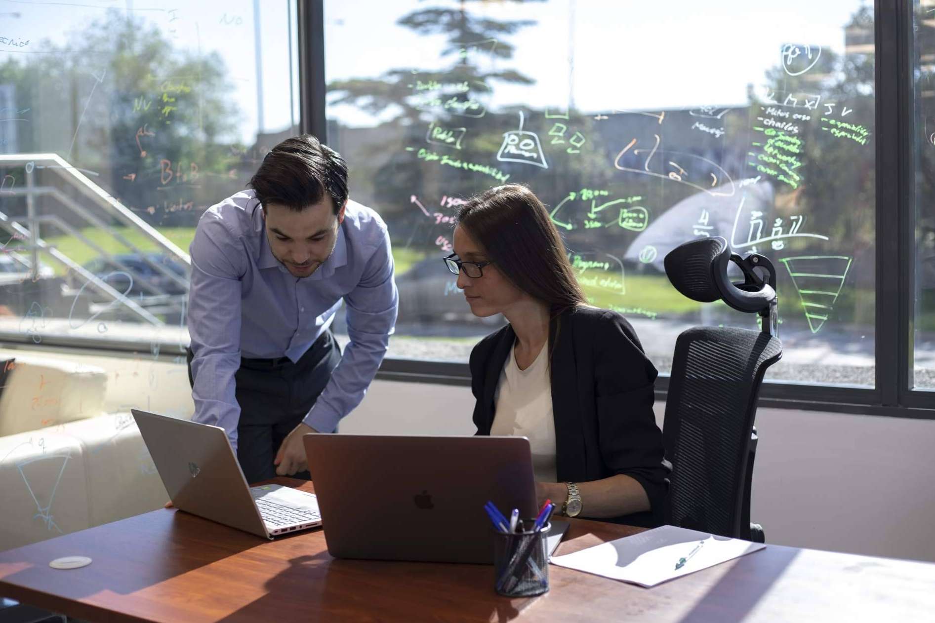 Programa de becas de la escuela de negocios ESIE para fomentar el talento y el liderazgo empresarial