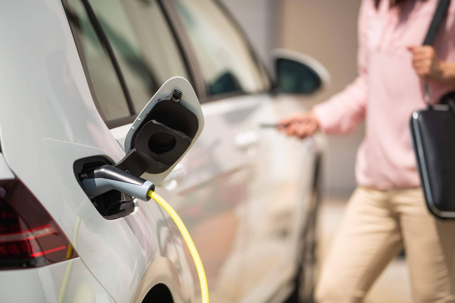 Cargar un coche eléctrico de la mano de Smart Wallboxes