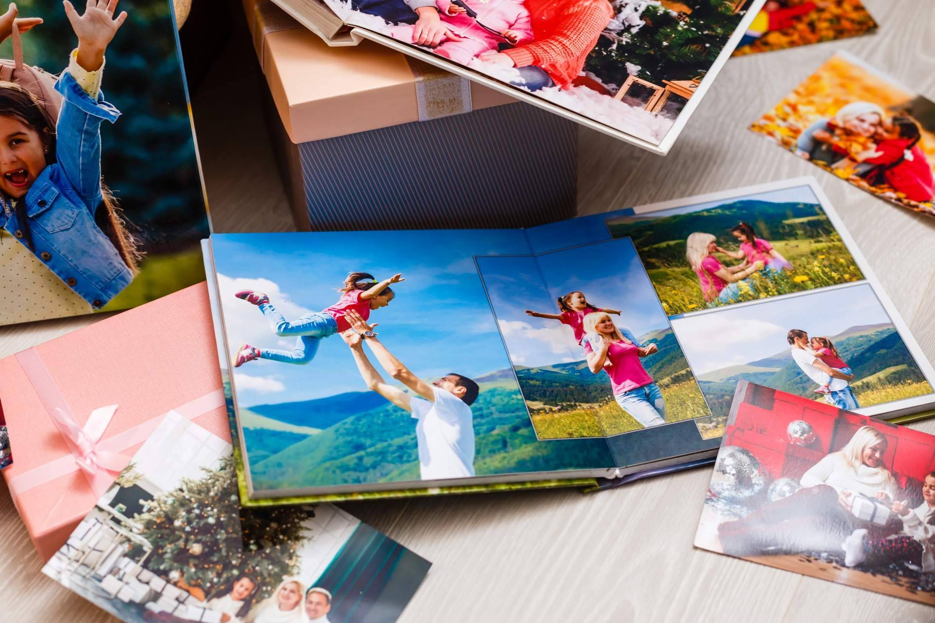 Los álbumes de viajes físicos siguen resistiéndose a la tecnología a la hora de guardar los mejores recuerdos, por Álbum de Fotos