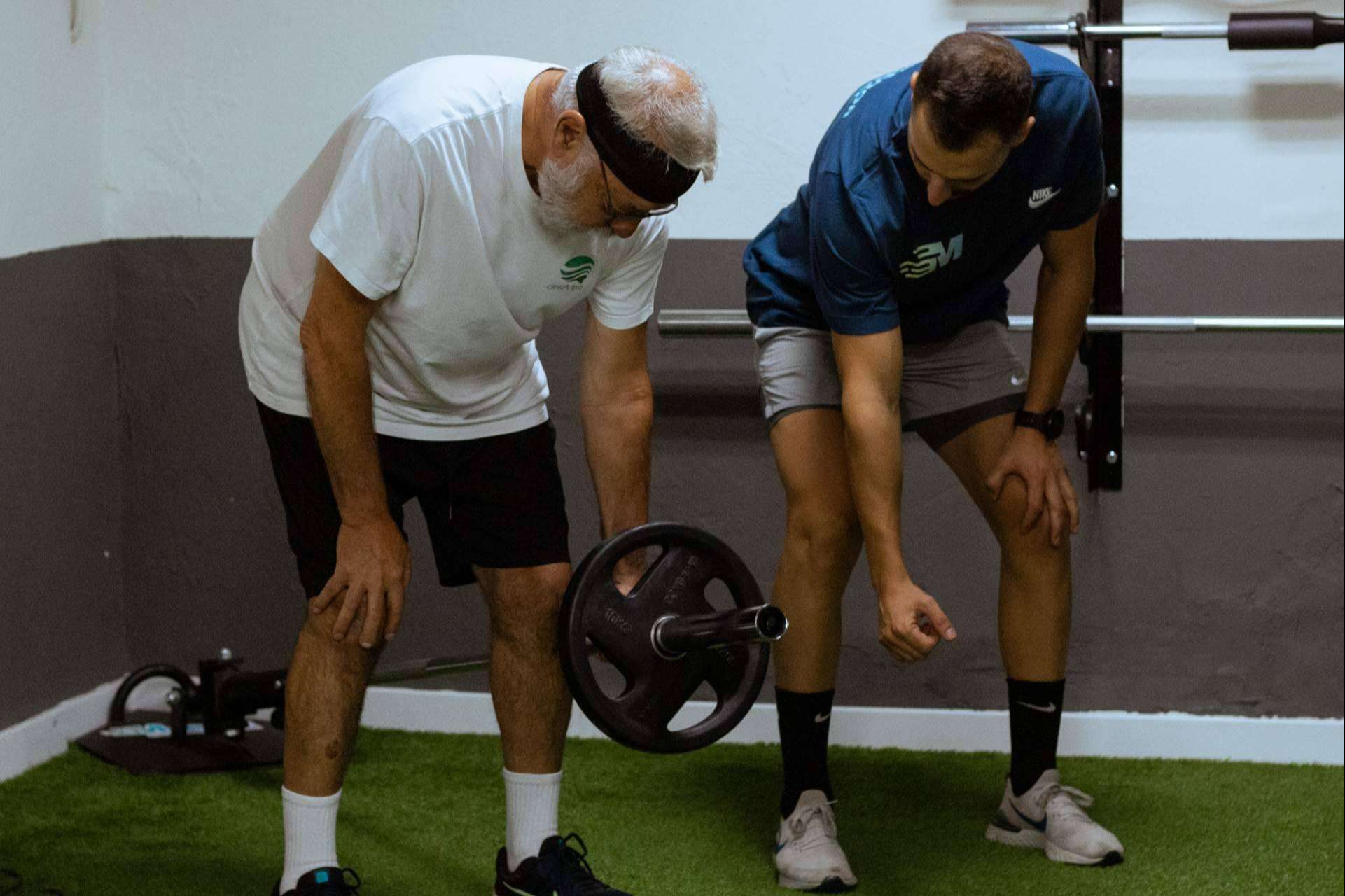 Entrenador personal para evitar las dolencias físicas, con Muévete Conmigo