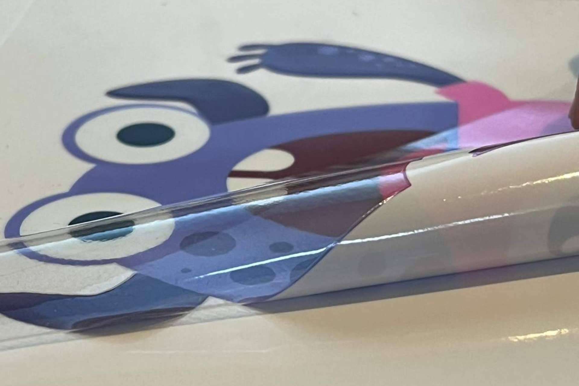 UV-DTF Barcelona, la revolución de las pegatinas y los adhesivos stickers