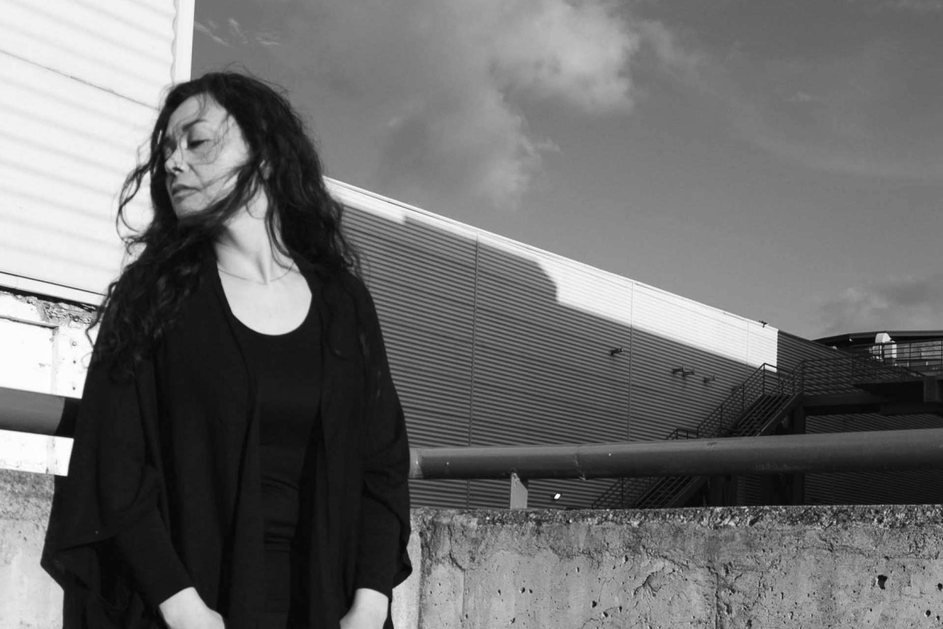 La artista textil de la Patagonia, Claudia Wool, se muda a España para trabajar en una nueva serie de tapices inspirados en el Mediterráneo