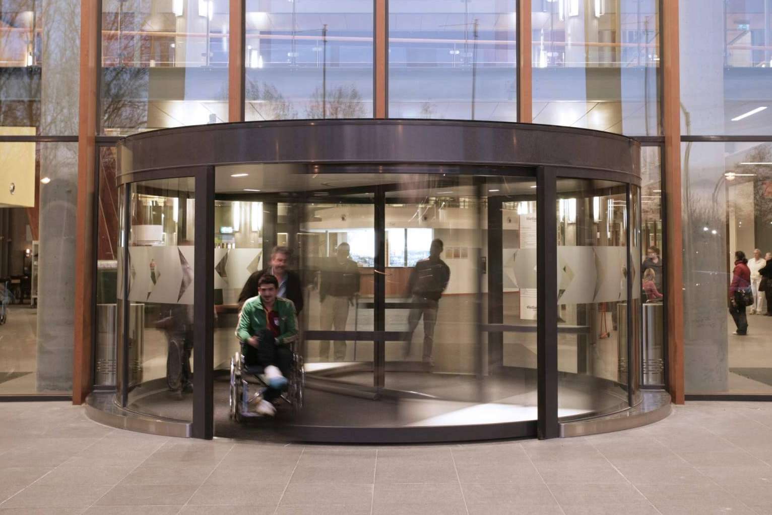 El catálogo de puertas automáticas peatonales de ASSA ABLOY