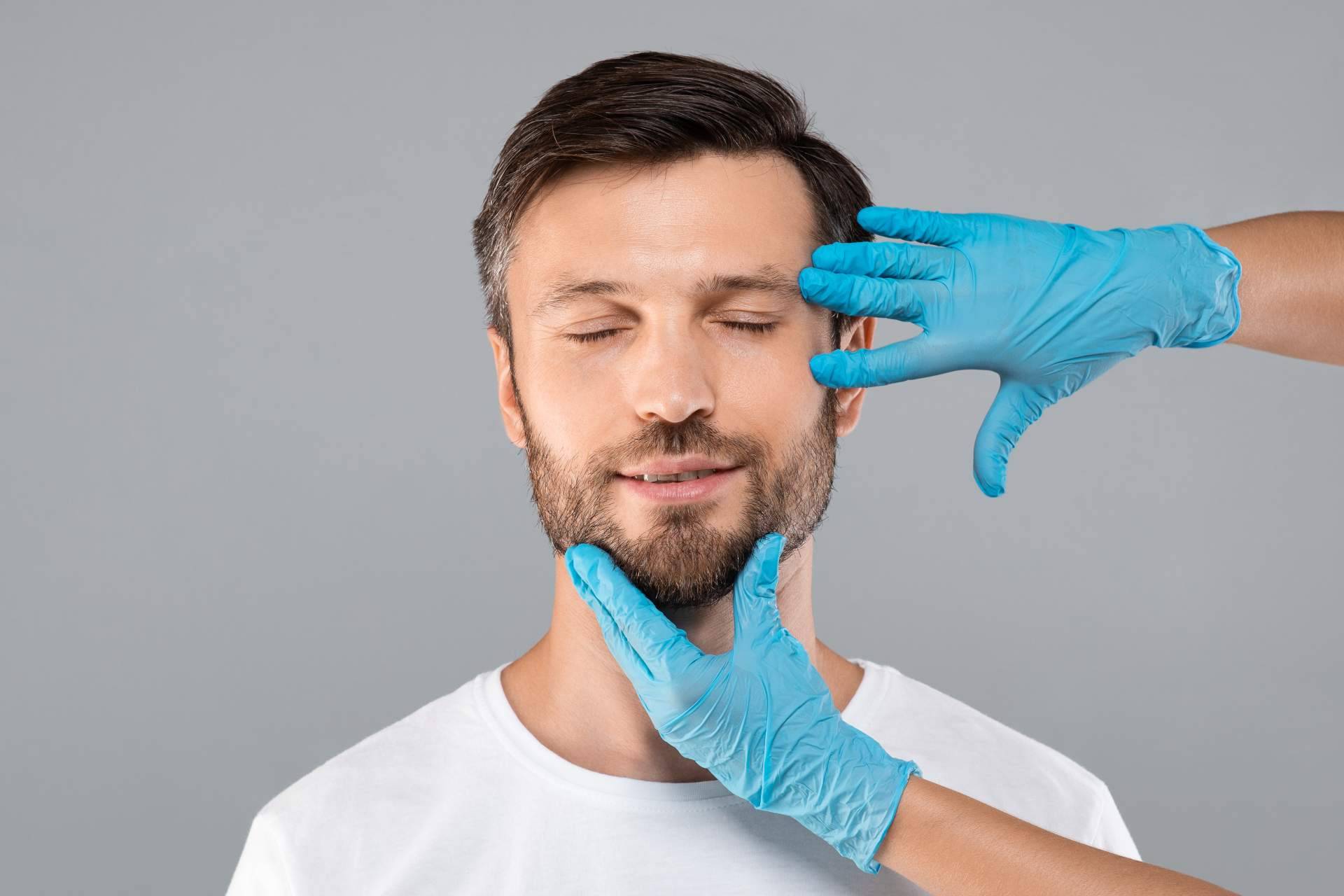 Transformar la apariencia con la experiencia del Dr. Padilla, experto en renovación facial y corporal