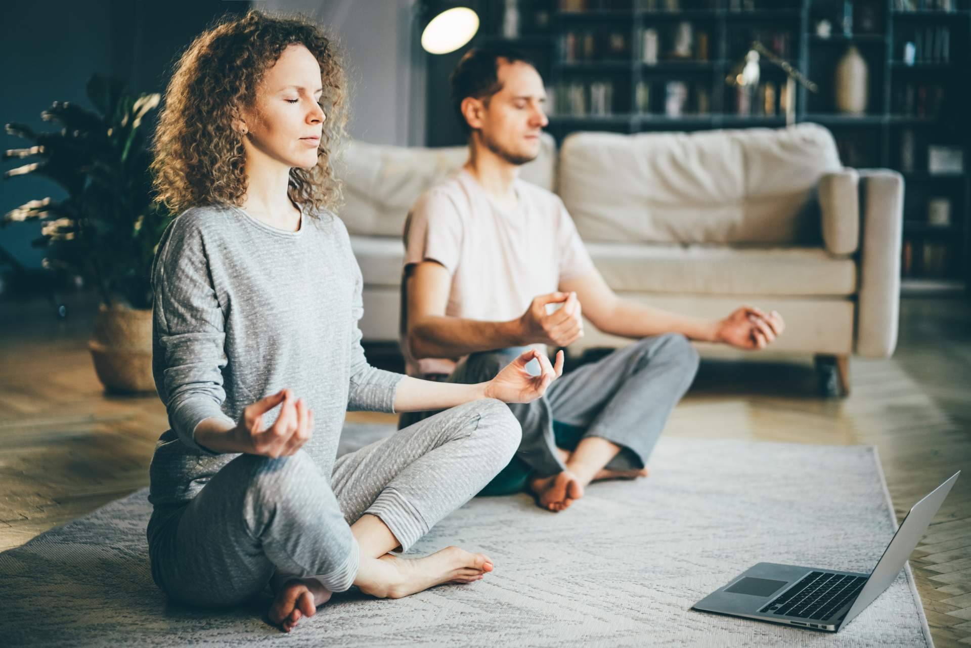 ¿Cuáles son los efectos negativos del estrés y los beneficios de la meditación?, por PODCASTMEDITACION.COM