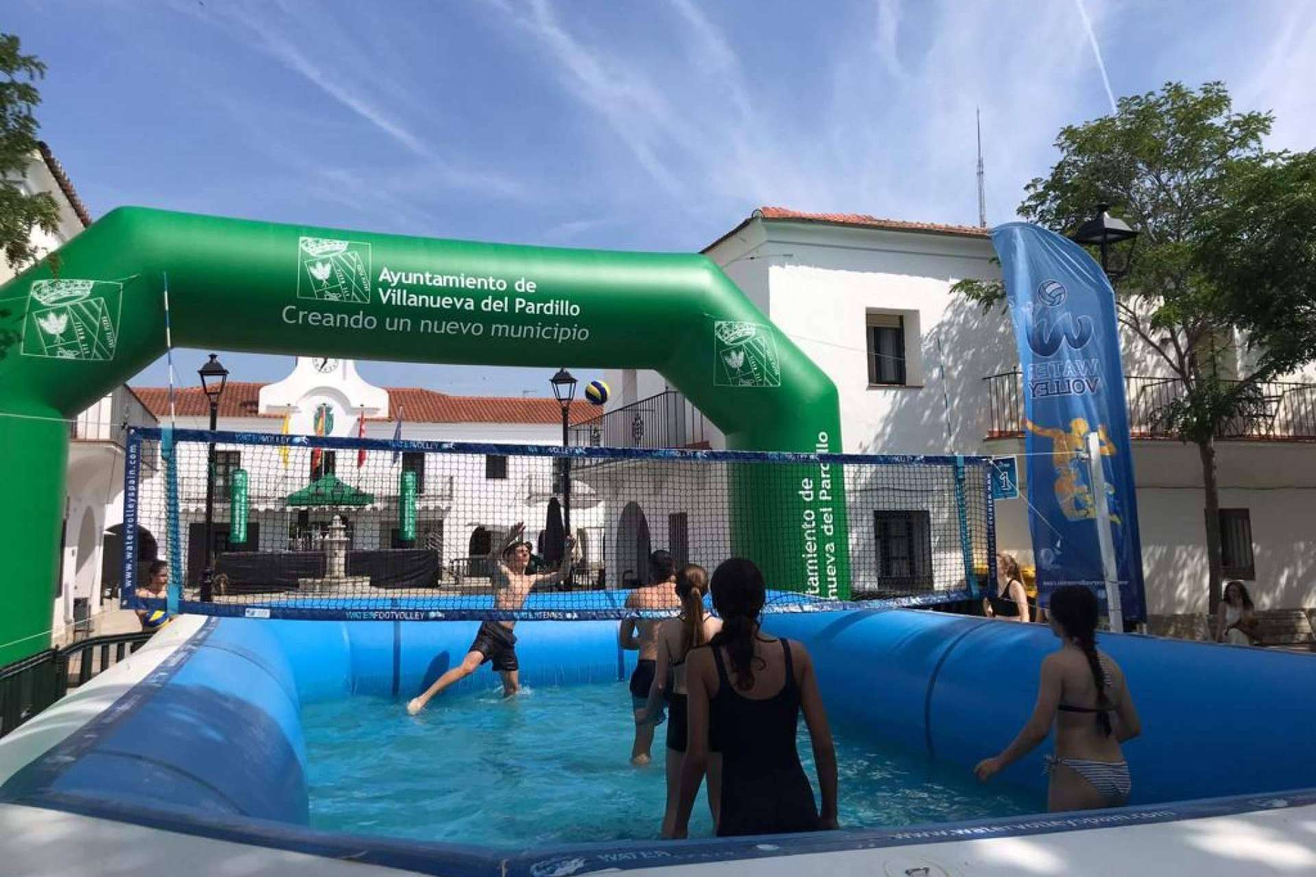Éxito absoluto en el I Torneo WaterVolley Villanueva del Pardillo, la versión más divertida y refrescante del voleibol