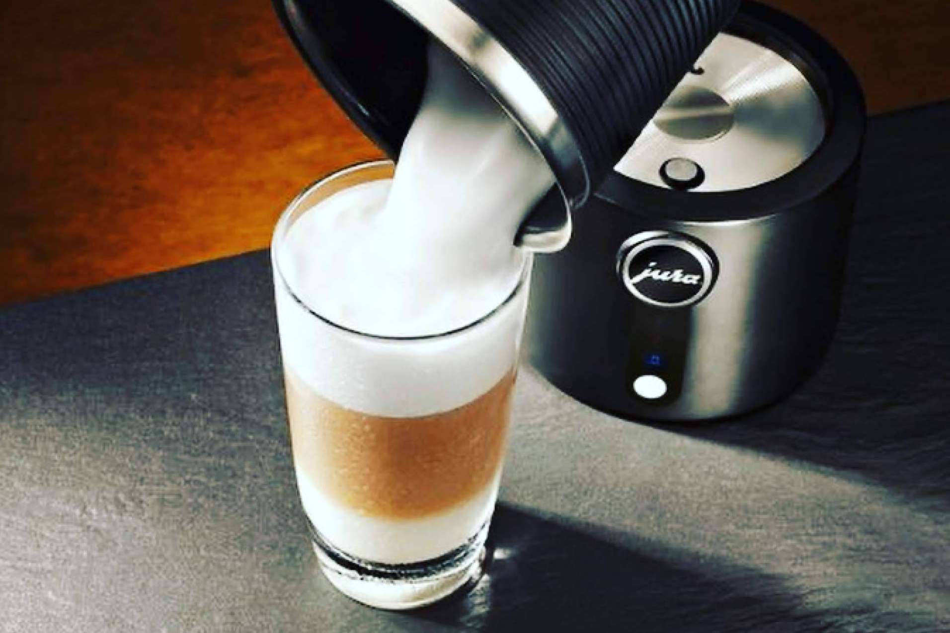 Disfrutar de un buen café en la oficina con el servicio de alquiler de cafeteras de última tecnología de Fresh OCS