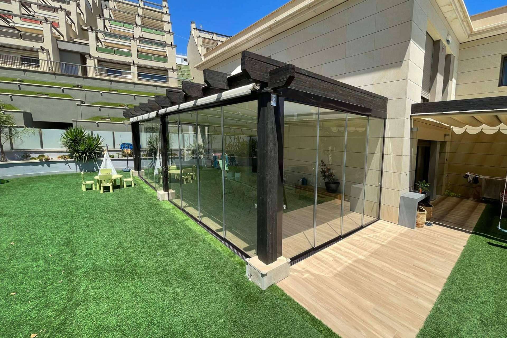 Diseños de cortina de cristal corredera que pone a disposición Airclos