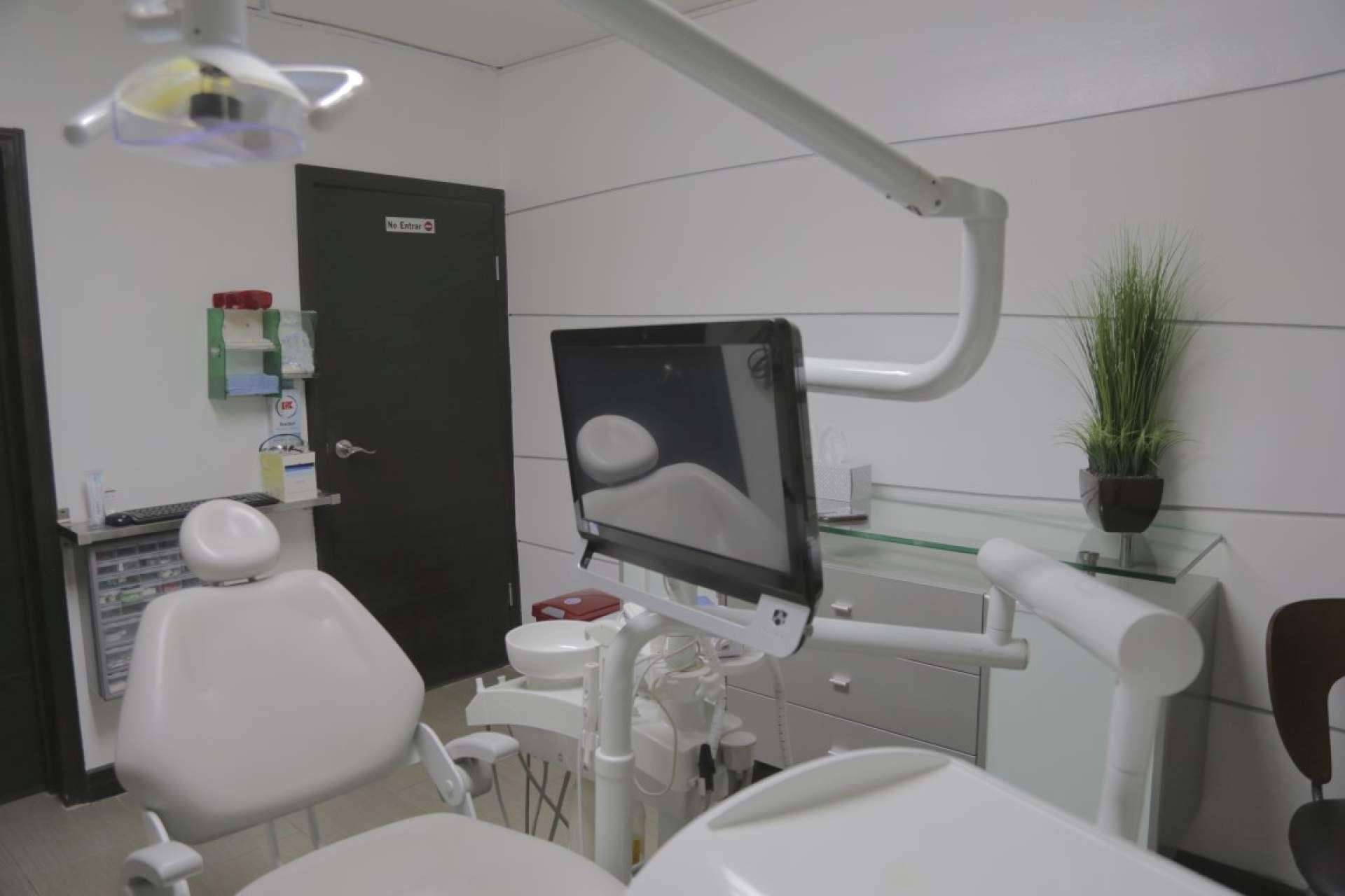En Mexicali, los implantes dentales son una buena opción y más económica que en Estados Unidos