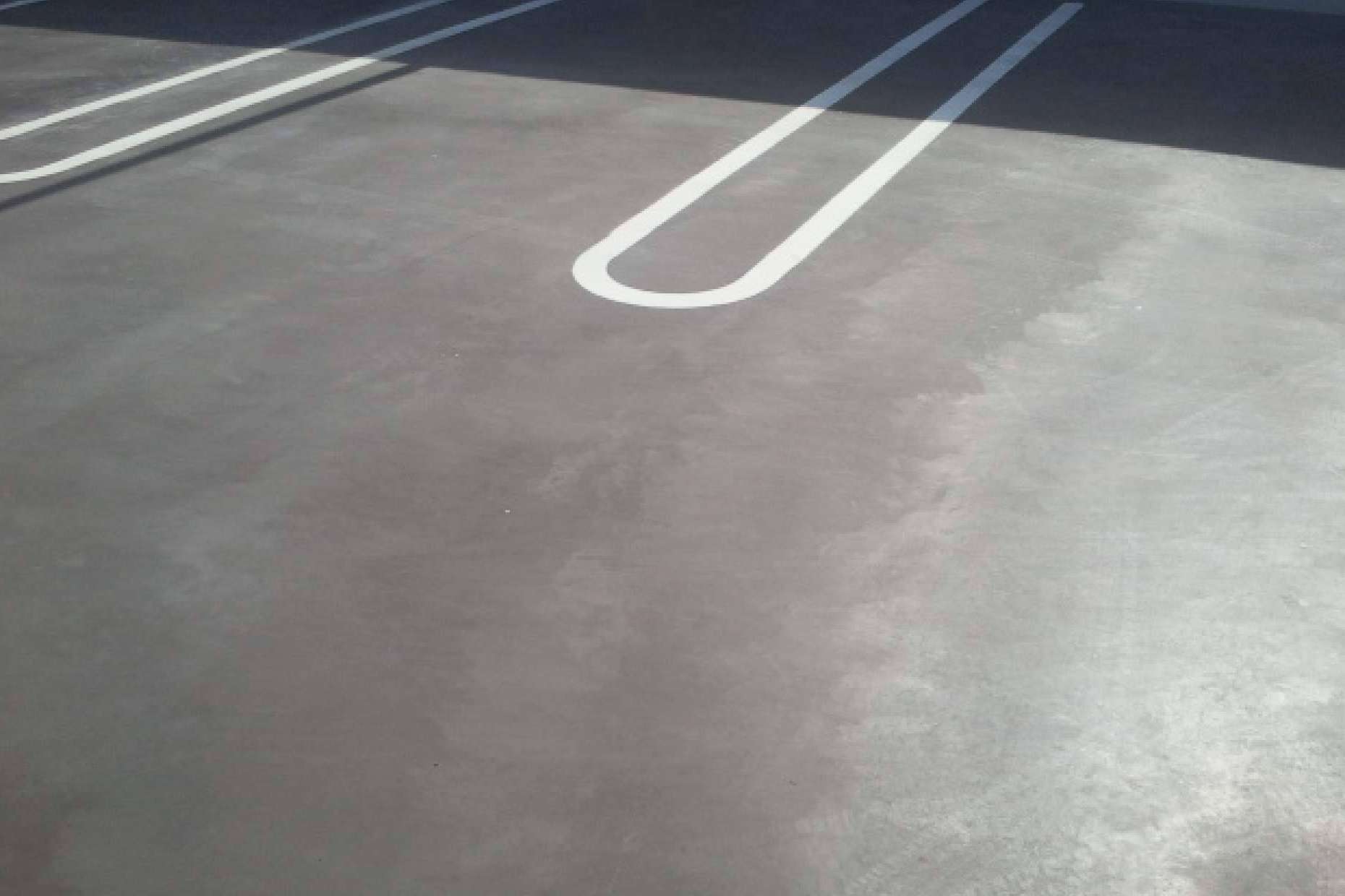 Fibras de vidrio AR en parking de supermercados