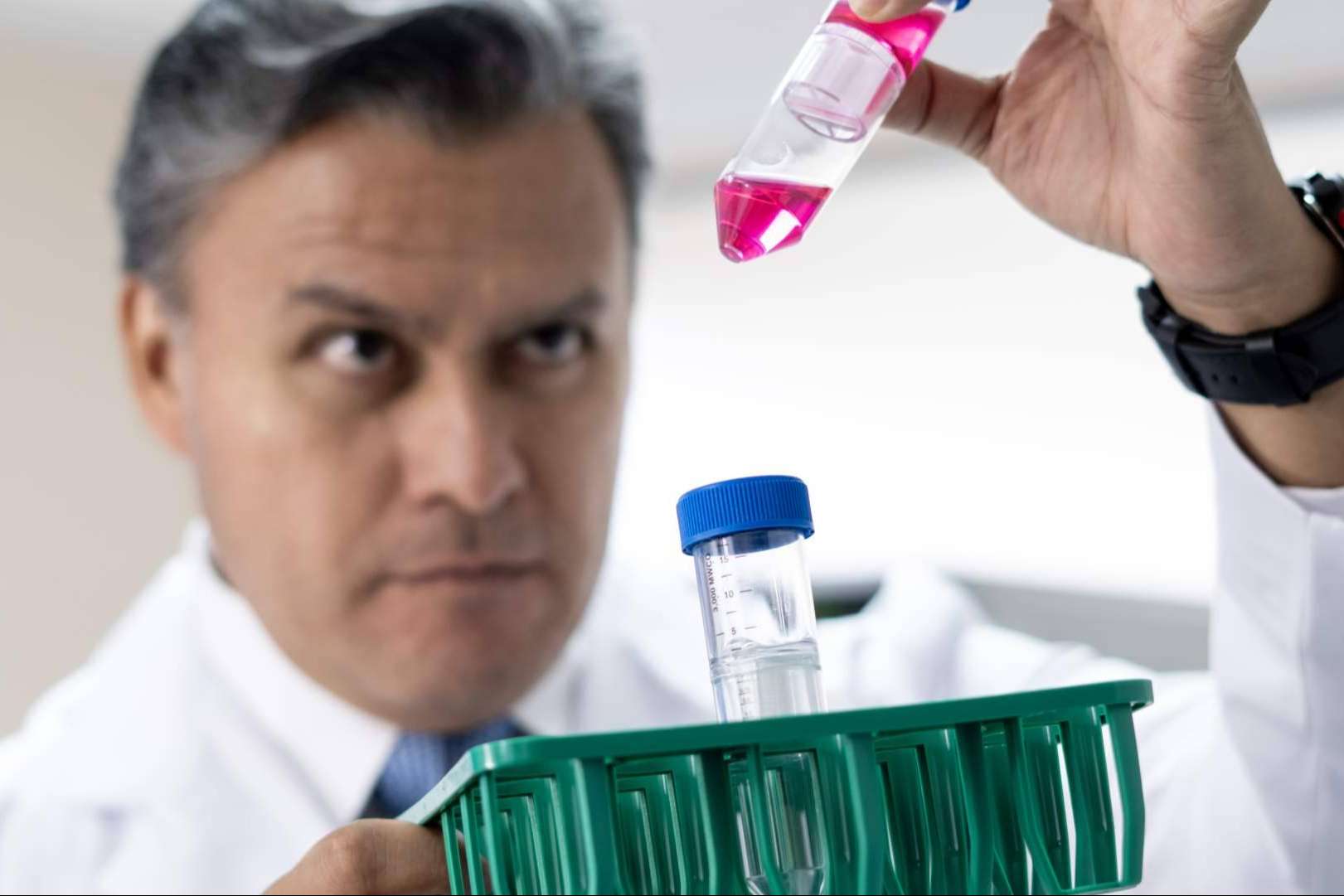Tres de las principales razones del fracaso en el tratamiento contra el cáncer, explicadas por el Dr. Ramón Gutiérrez