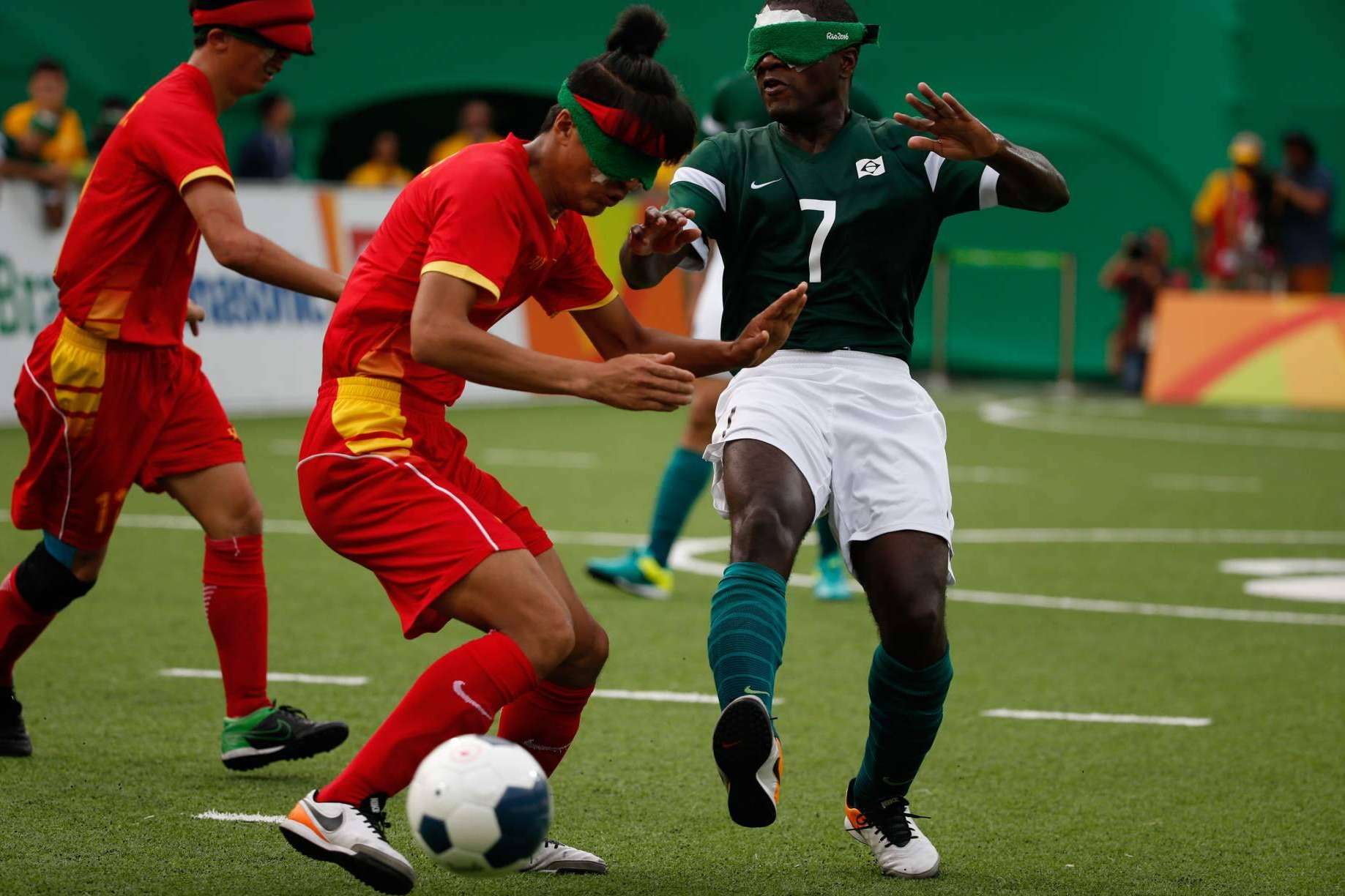 Santa Marta organiza fútbol 3x3 para ciegos en el centro comercial el Tormes