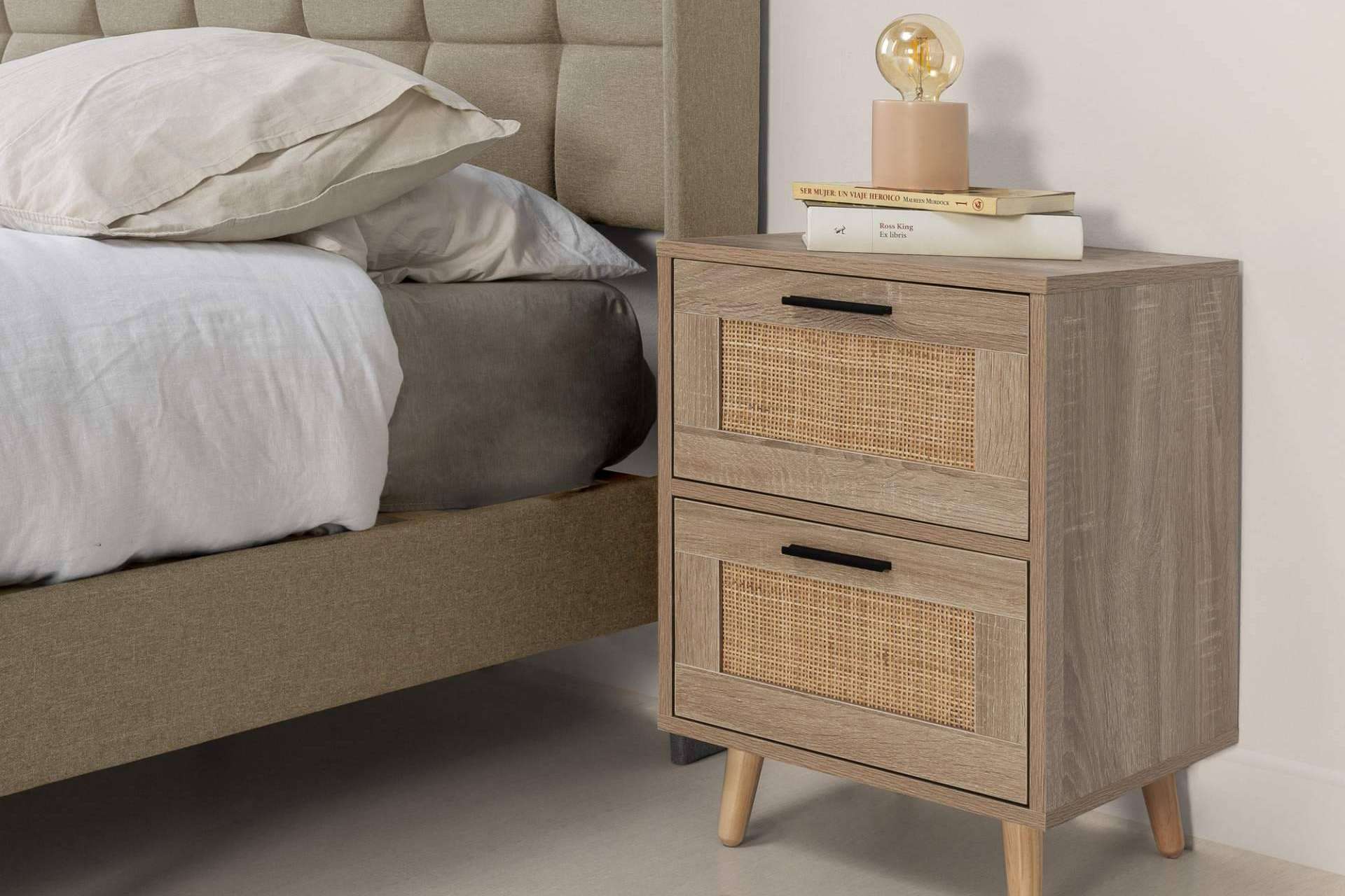El dormitorio cobra protagonismo con las mesitas de noche modernas de Top Mueble
