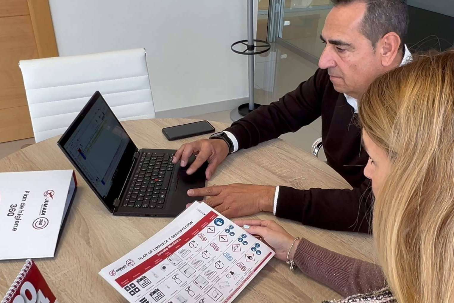 El Plan Higiene Digital 360 de Jumadi transforma la limpieza con enfoque sostenible y digital