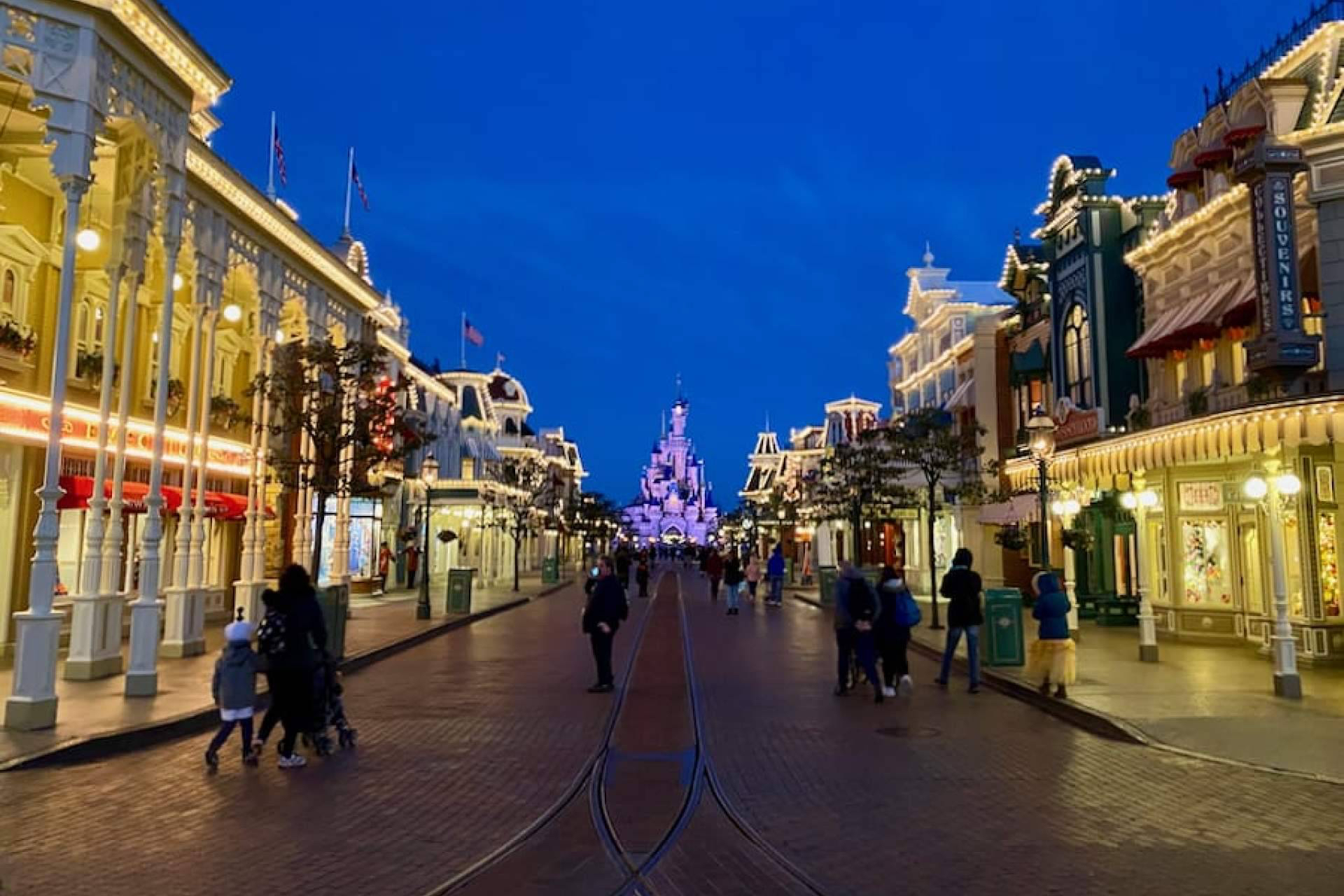 Cómo aprovechar el tiempo en Disneyland Paris, por ParqueTemático.net