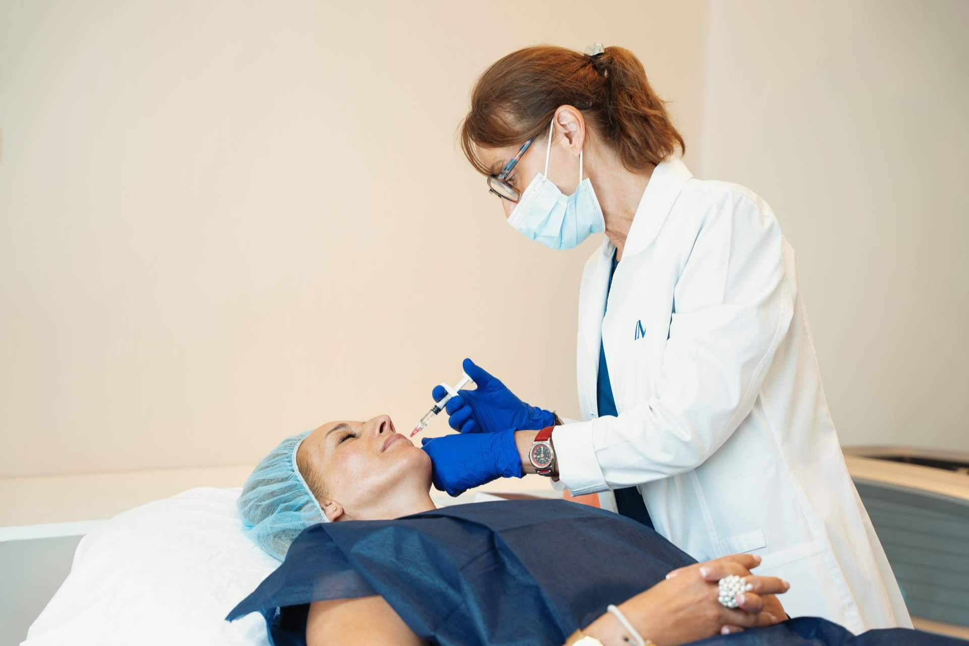 Tecnologías avanzadas que transforman el abordaje de la flacidez facial, sin pasar por quirófano