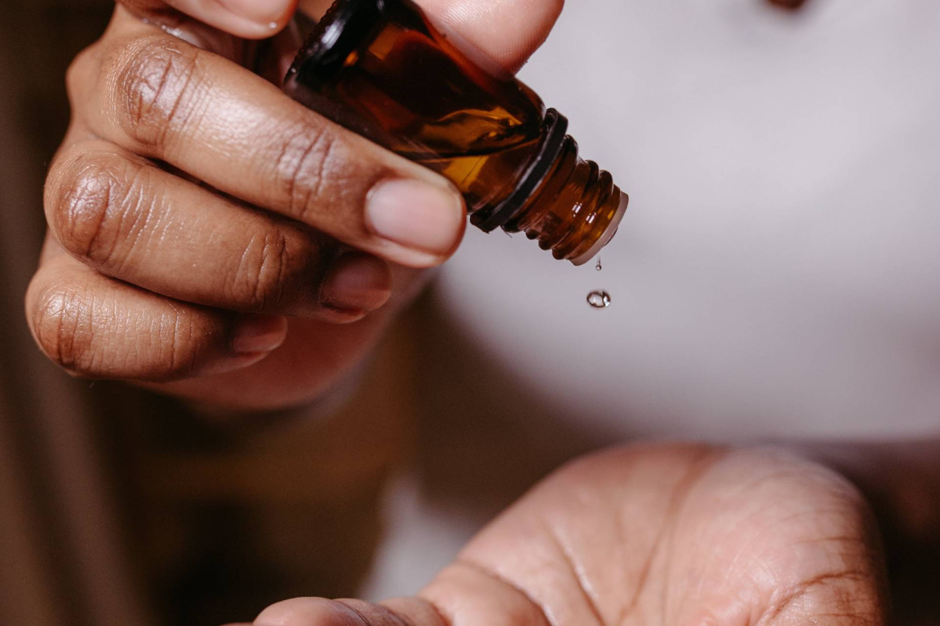 Formación en aromaterapia para el estrés, aceites esenciales para recuperar el equilibrio emocional