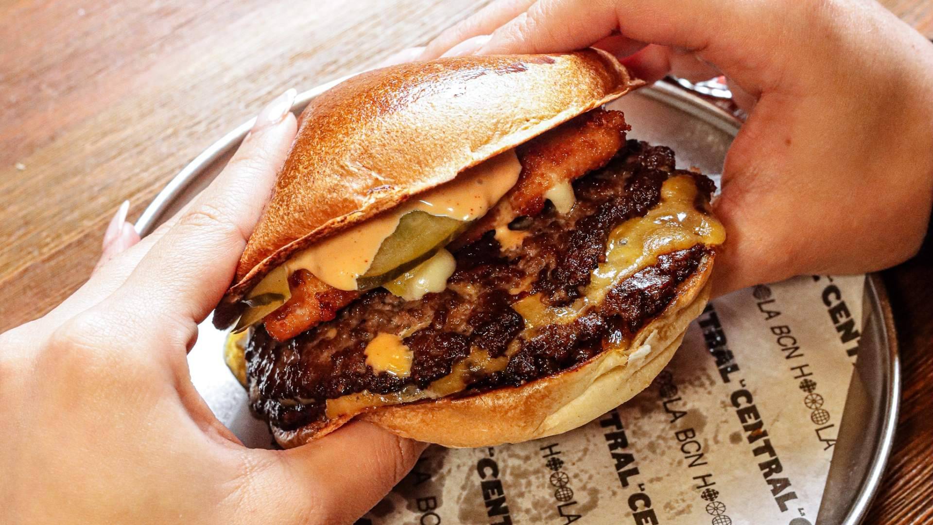 La Central reivindica las burgers en Barcelona con identidad propia en un mercado que deja atrás la moda